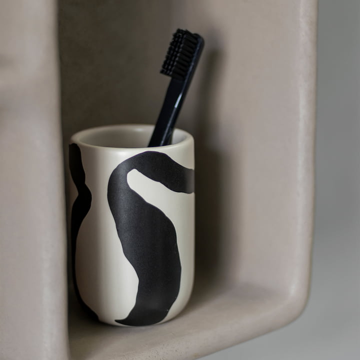 Icon Toothbrush mug from Mette Ditmer in the design off-white / black