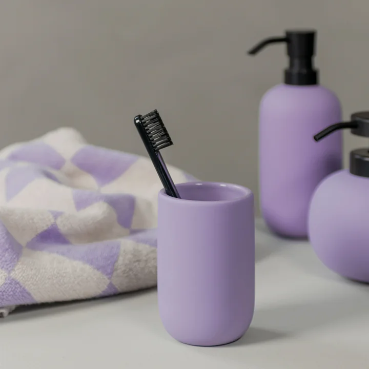 Lotus Toothbrush mug from Mette Ditmer in the version light lilac