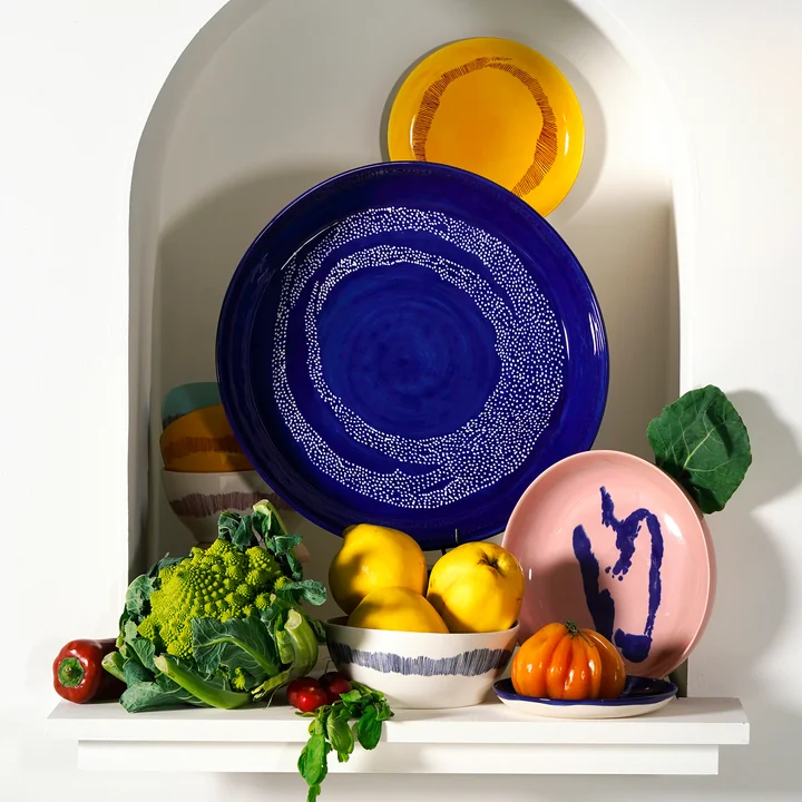 Feast Plate from Serax in the design dark blue / white dotted