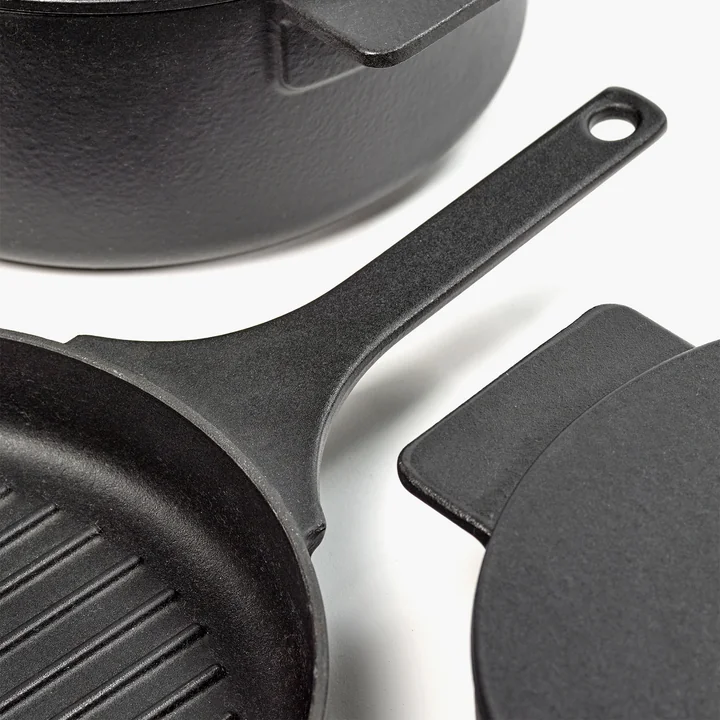 Surface Cast iron grill pan from the brand Serax in the color black