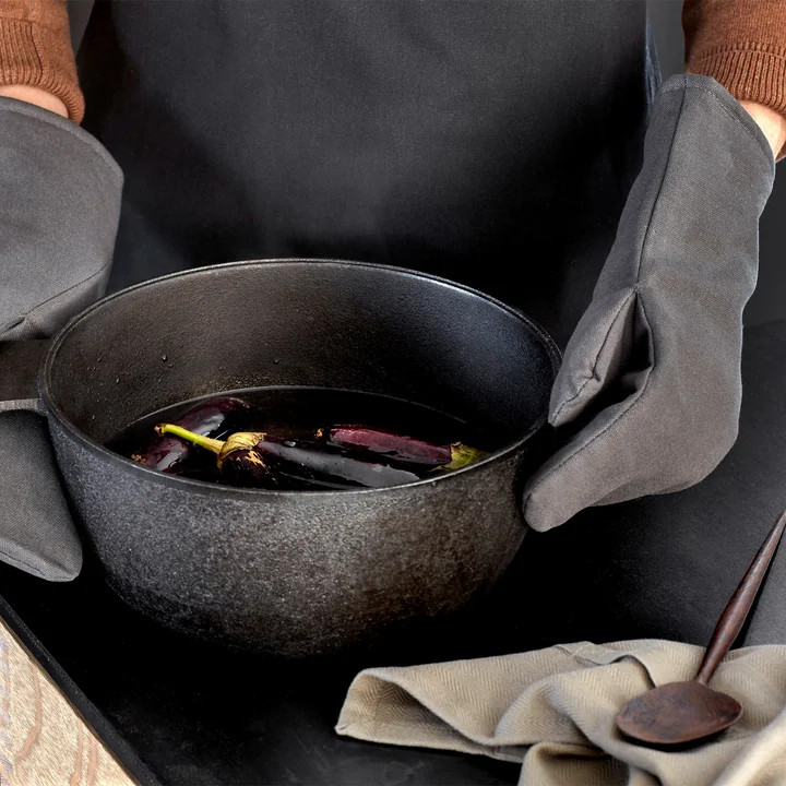 Oven gloves, dark gray from The Organic Company