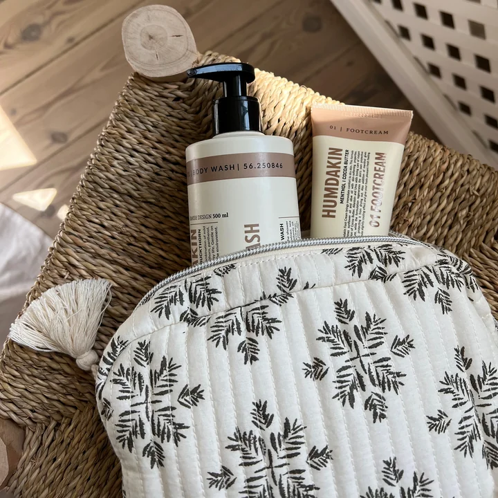 Humdakin monogrammed toilet bag