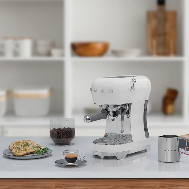 Espresso coffee machine with portafilter from Smeg