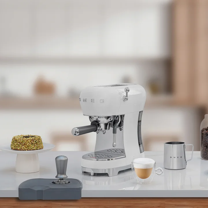 Espresso coffee machine with portafilter from Smeg