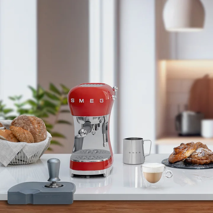 Espresso coffee machine with portafilter from Smeg