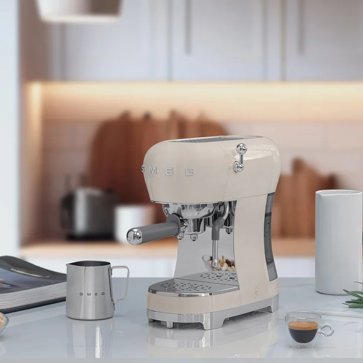 Espresso coffee machine with portafilter from Smeg