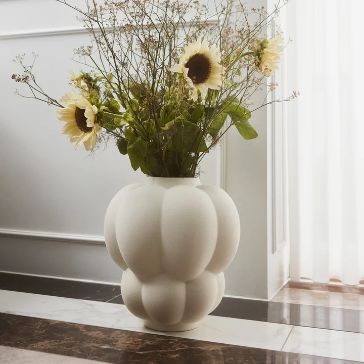 The UVA vase from AYTM in the color cream