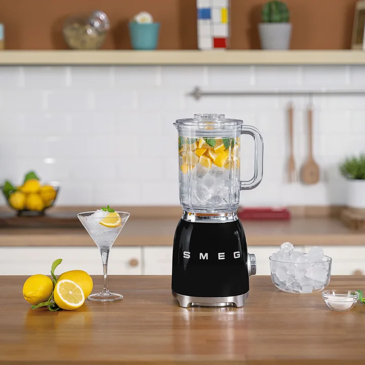 BLF04 stand mixer from Smeg