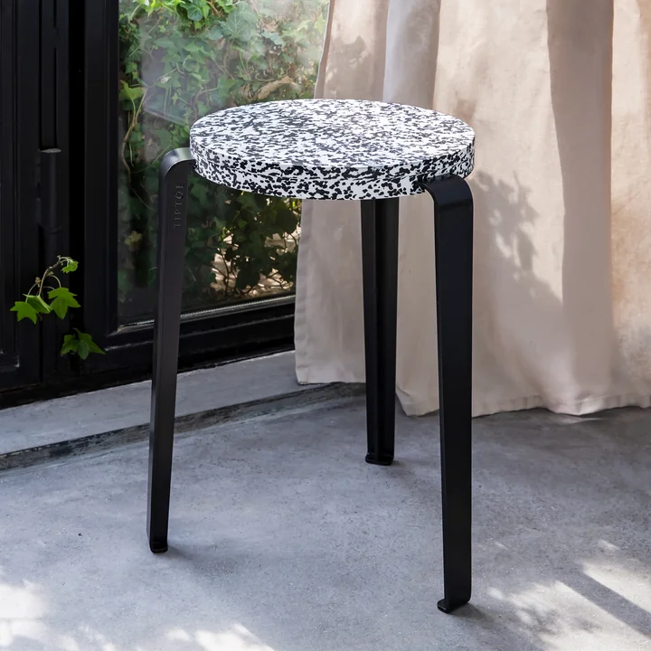 LOU Stool Macchiato, recycled plastic / graphite black of TipToe