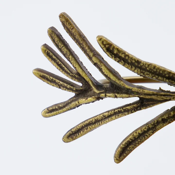Mistle Napkin rings from House Doctor in the color antique brass