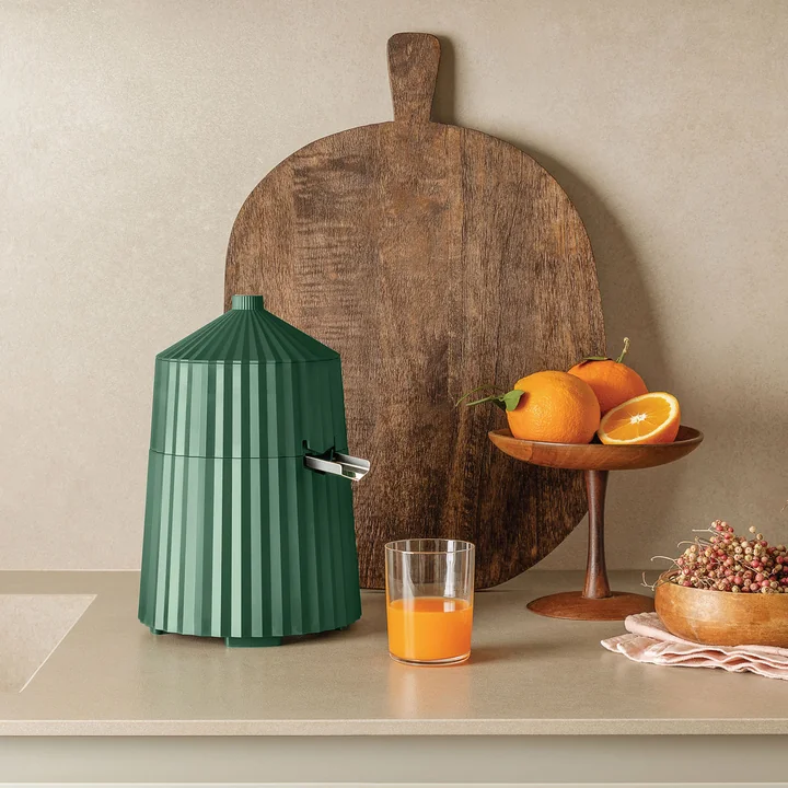 Plissé electric lemon squeezer from Alessi in color green