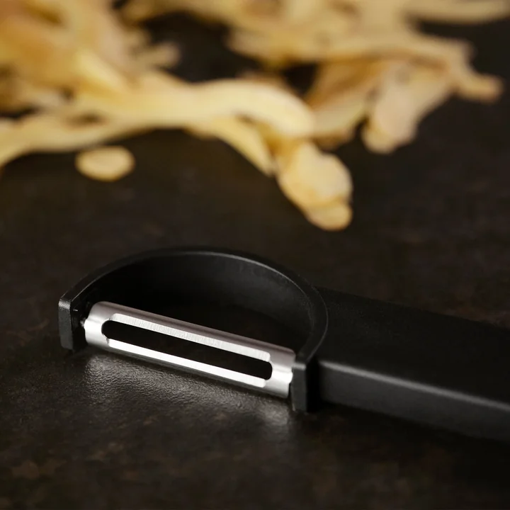 Zone Denmark - Singles Vegetable peeler, 5.9 cm, black