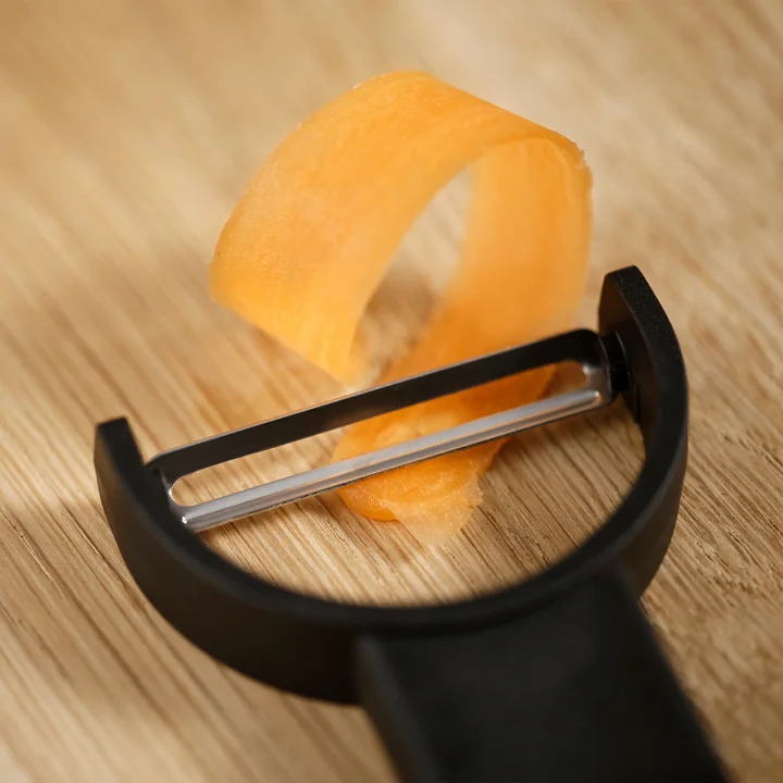 Zone Denmark - Singles Vegetable peeler, 3.2 cm, black