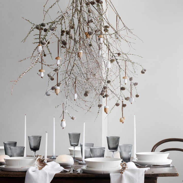 Karen Blixen's Christmas Nordic Tales pendant and the Grand Cru tableware create a special ensemble