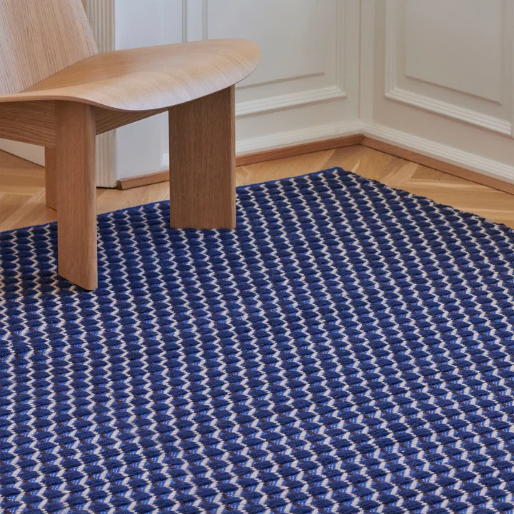 Channel Carpet, 140 x 200 cm, blue / white from HAY
