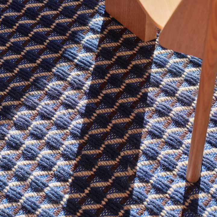 Channel Carpet, 140 x 200 cm, blue / white from HAY