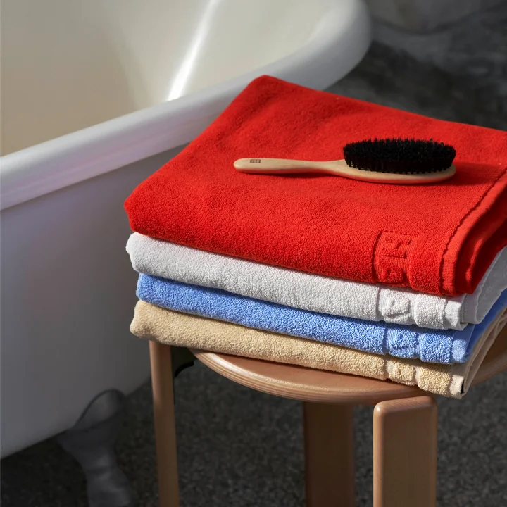 Mono Bath towel, 70 x 140 cm, poppy red by HAY