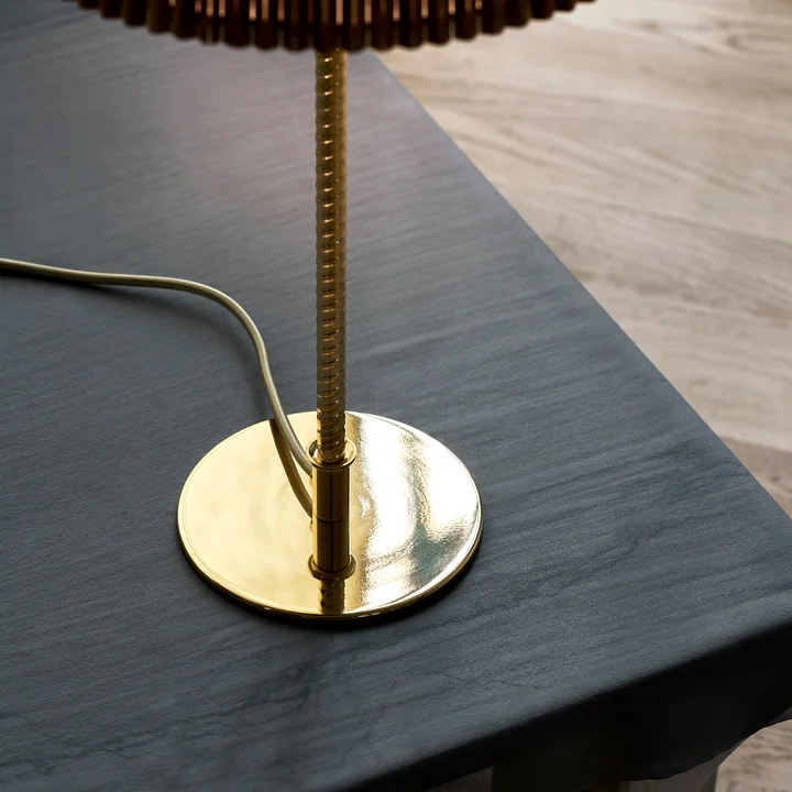 Gubi -9205-table-lamp-bamboo-brass-A3