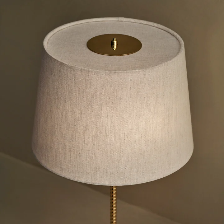 Gubi -9205-table-lamp-canvas-brass-A1