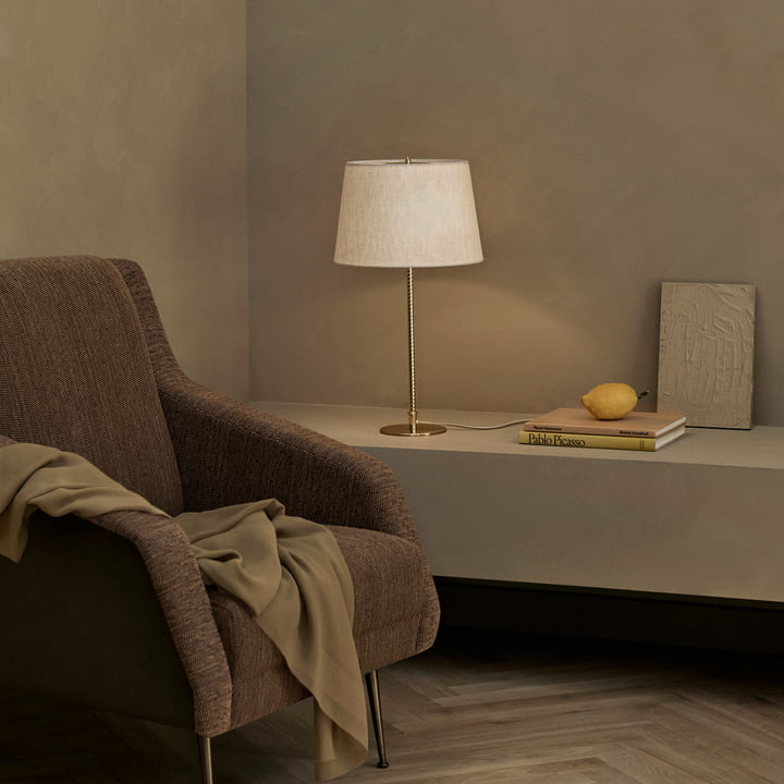 Gubi -9205-table-lamp-canvas-brass-A2