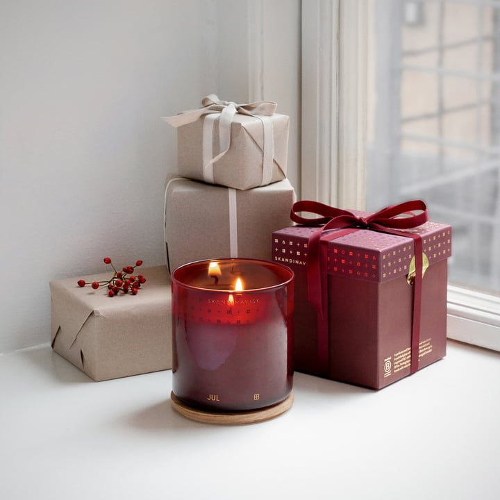 Scented candle with lid from Skandinavisk