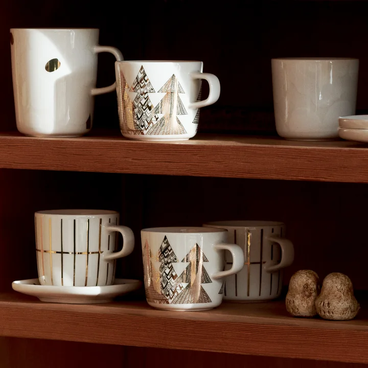 Oiva Kuusikossa mug with handle, white / gold by Marimekko