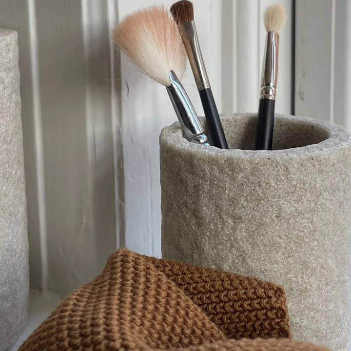 Humdakin sandstone toothbrush holder