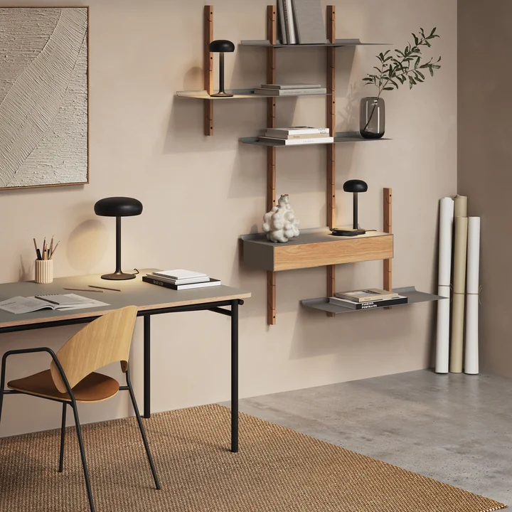 Emendo LED table lamp with wireless Qi charger from Eva Solo