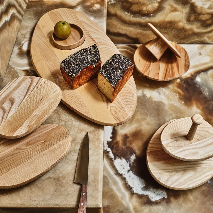 Serax - Dune cake plate by Kelly Wearstler, 04, ash natural, wooden board