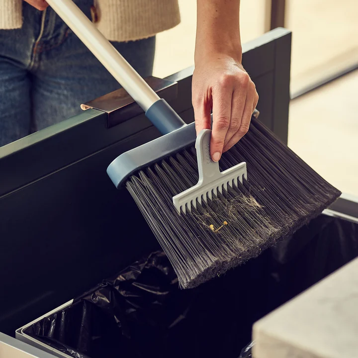 Joseph Joseph - CleanStore Broom