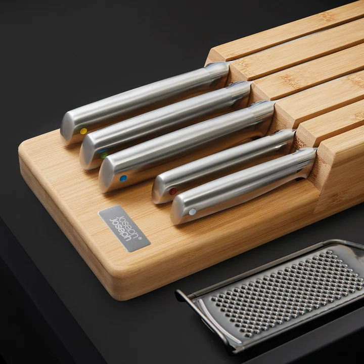 Elevate Knife storage with knives from Joseph Joseph