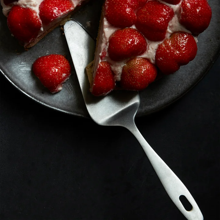 Daily Cake server, brushed stainless steel from Nicolas Vahé