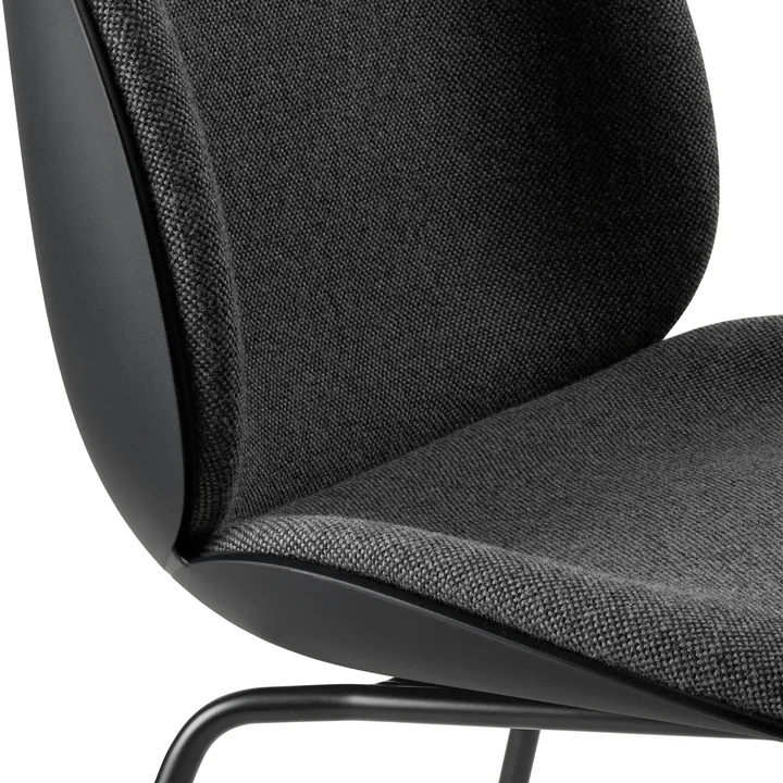 Gubi - Beetle Dining Chair Front upholstery (Conic Base), black / Hallingdal 65 (173)