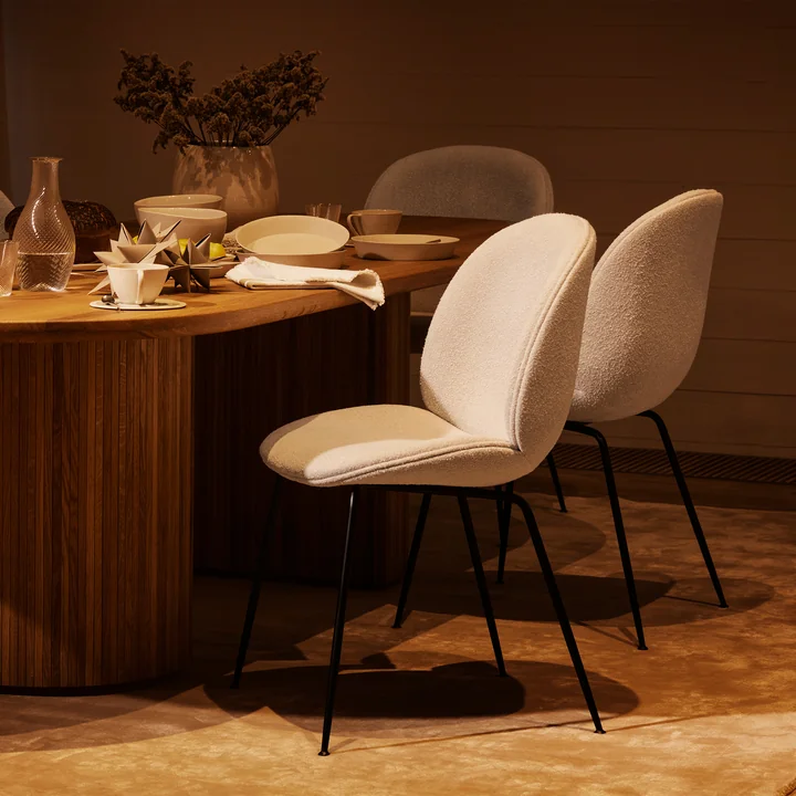 Gubi - Beetle Dining Chair Full upholstery (plastic base), black