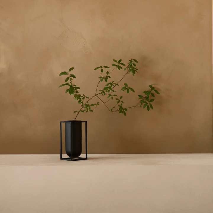 Audo-cube-vase-loo-black-situation-3