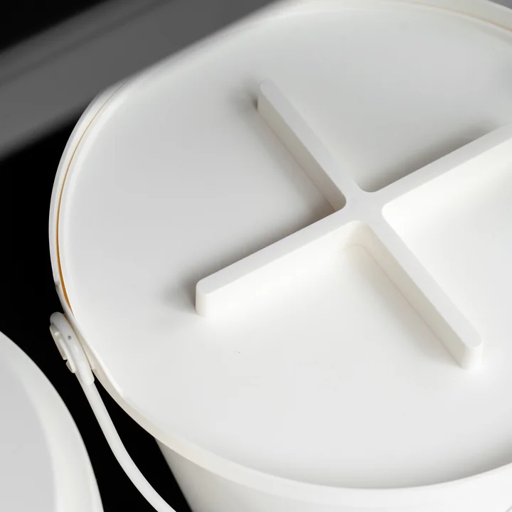 H2O Bucket with lid from Authentics