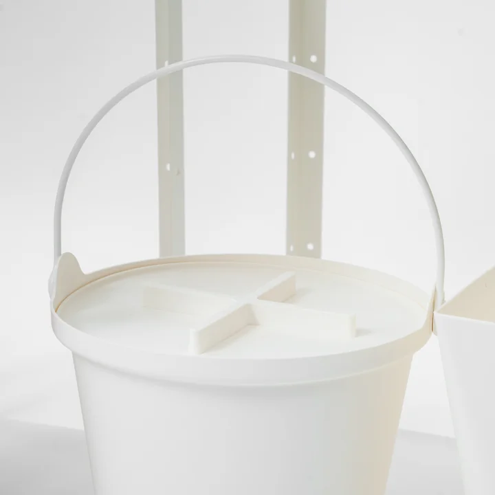 H2O Bucket with lid from Authentics