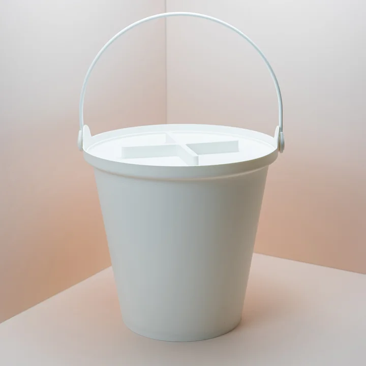 H2O Bucket with lid from Authentics