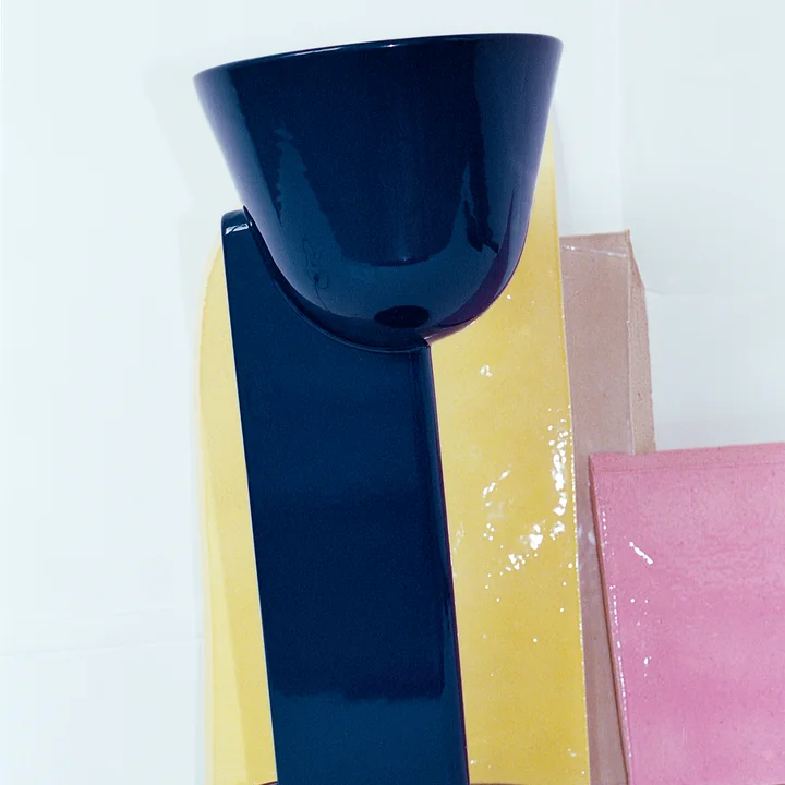 Céramique Up Side Down table lamp from Flos