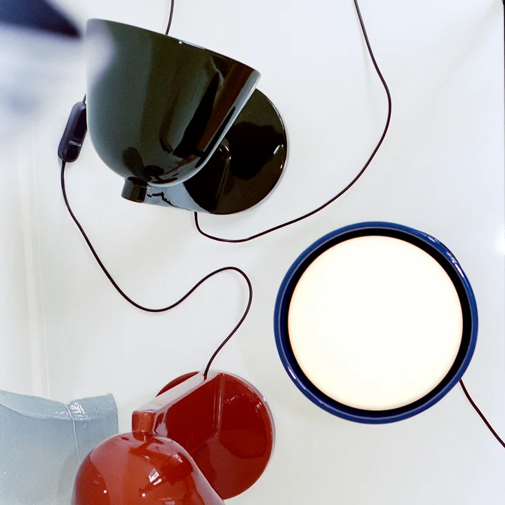 Céramique Up Side Down table lamp from Flos