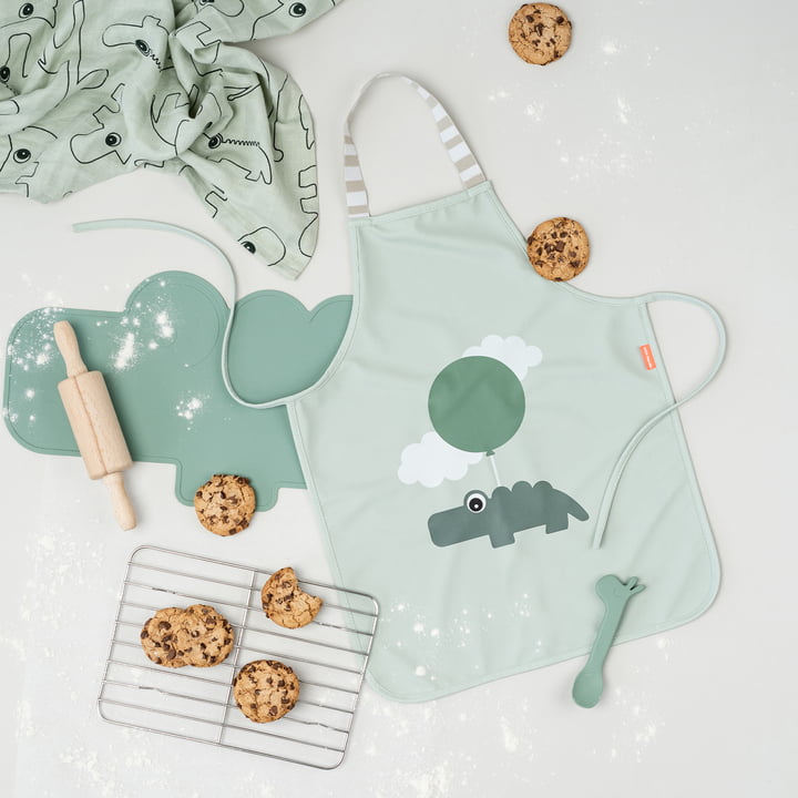 Water-repellent children's apron from Done by Deer