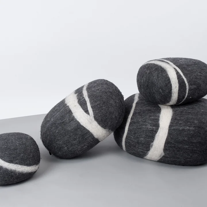 myfelt - Pebble pouf Hugo dark gray mottled