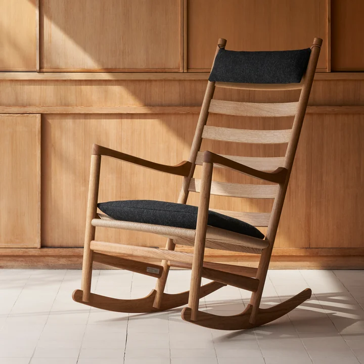 CH45 Rocking chair, oak with seat and neck cushion from Carl Hansen