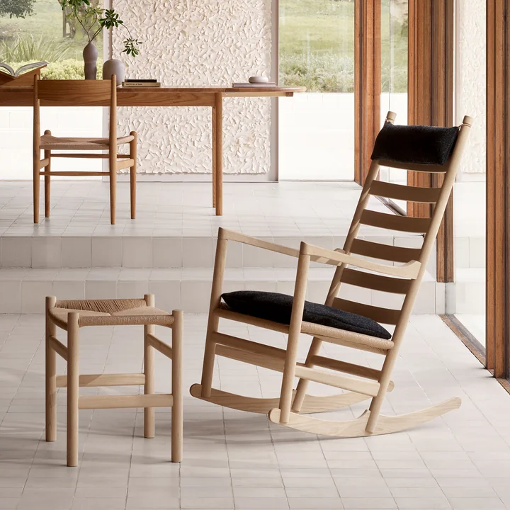 CH45 Rocking chair, oak with seat and neck cushion from Carl Hansen