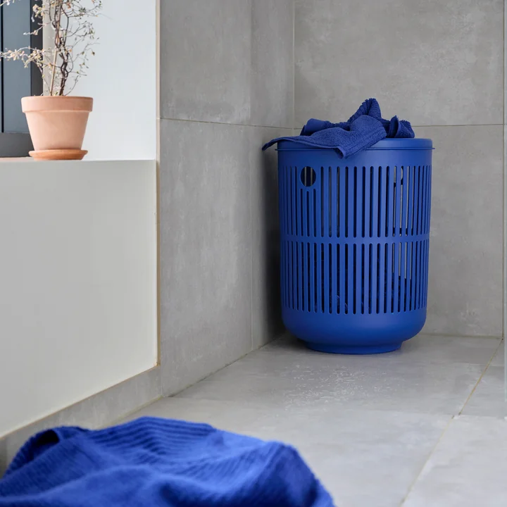 Ume Laundry basket with lid from Zone Denmark