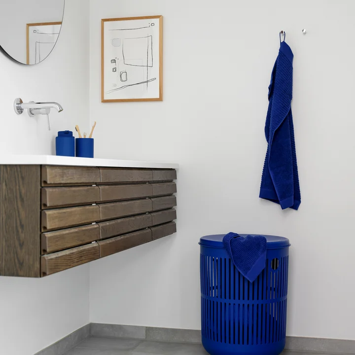 Loop magnetic towel rail from Zone Denmark