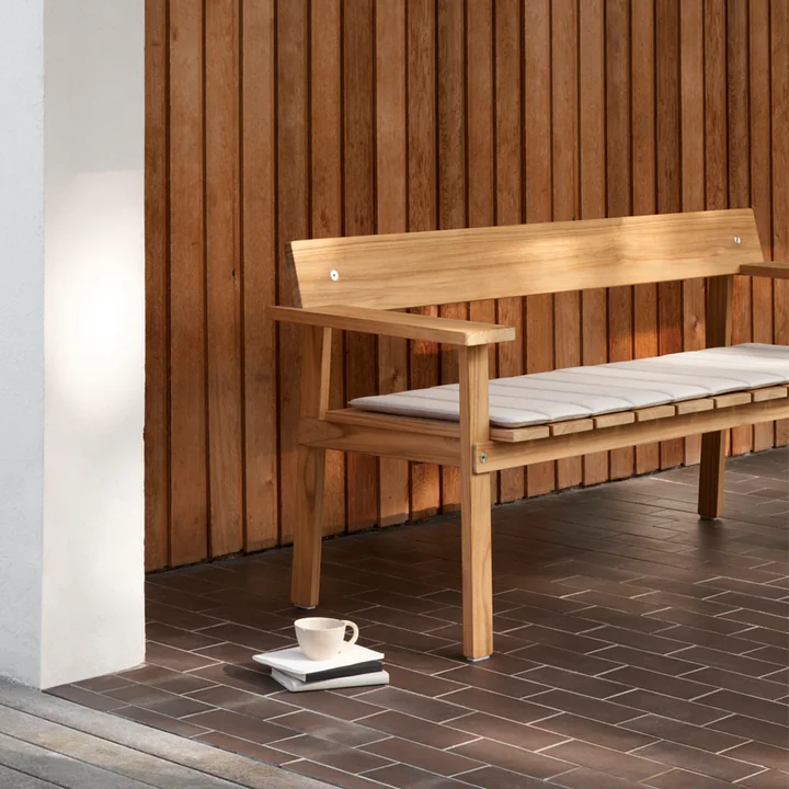GL101 Timbur garden bench, untreated teak from Carl Hansen