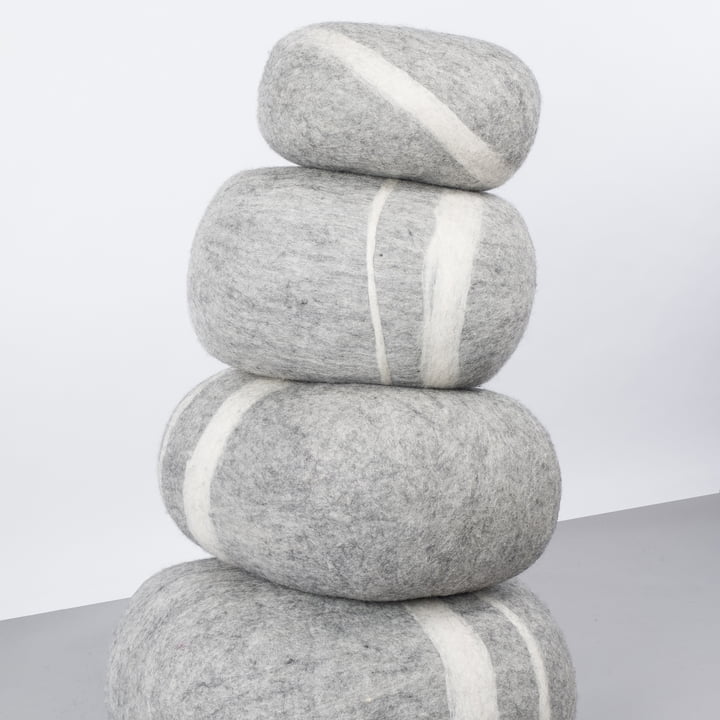 Myfelt-carl-filz-kieselstein-grau-Stapel-Lifestyle-2