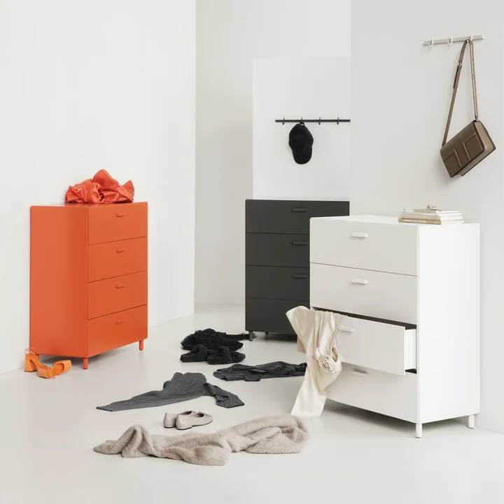 String - Relief Chest of drawers with legs