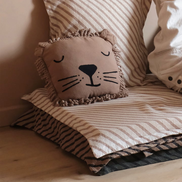 Nobodinoz - Lion cushion, 34 x 34 cm, sesame